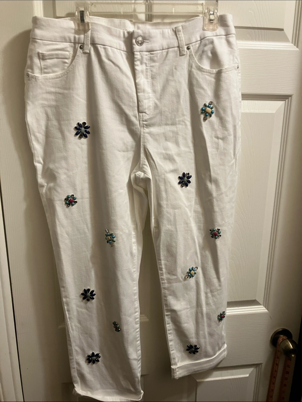 Chico's White 'So Slimming' Girlfriend Crop Jeans